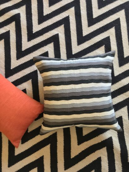 White Black zig zag Rug 4x6’ - Image 6